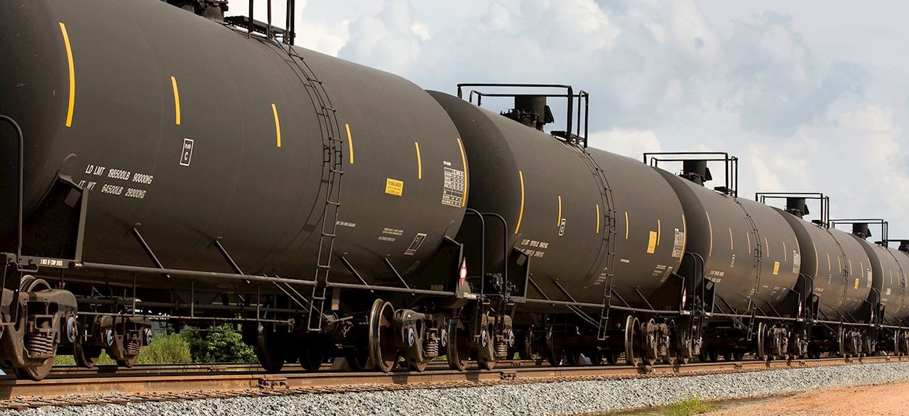 Shipping petroleum products to Russia by rail: tank car checks, documents and the delay risk for the exporter