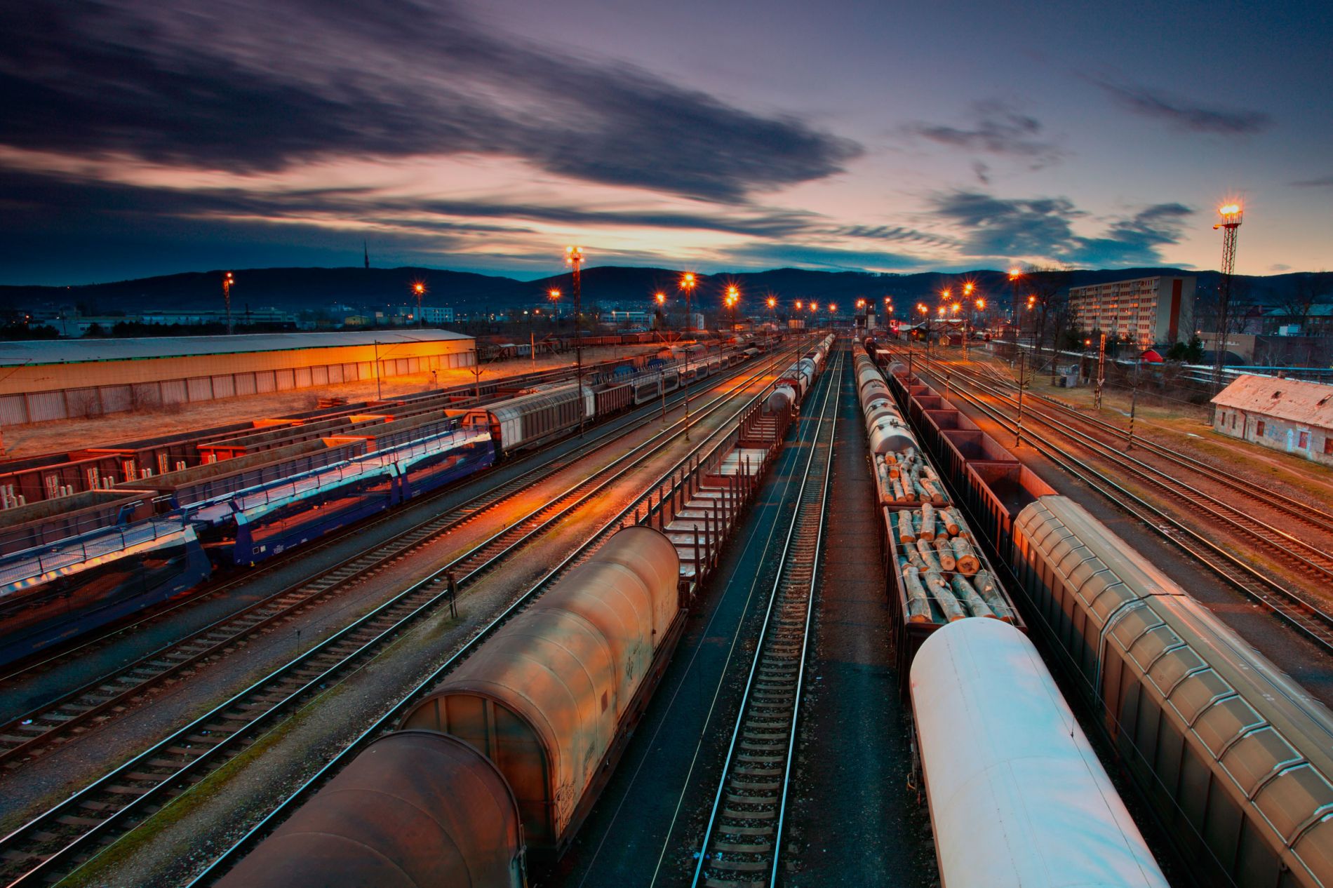 Shipping to Russia by rail: the contract, the named parties and the documents your buyer will ask for